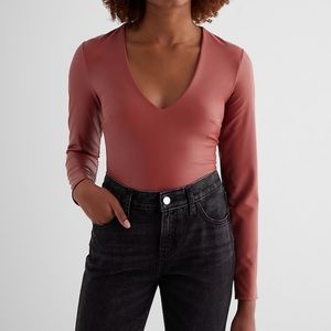 Express, body contour faux leather long sleeve v-neck bodysuit in dessert rose